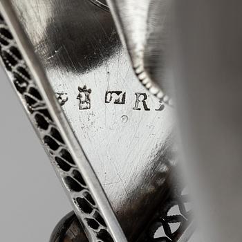 Isaac Malmborg, såsskål, silver, Stockholm 1823. Empire.