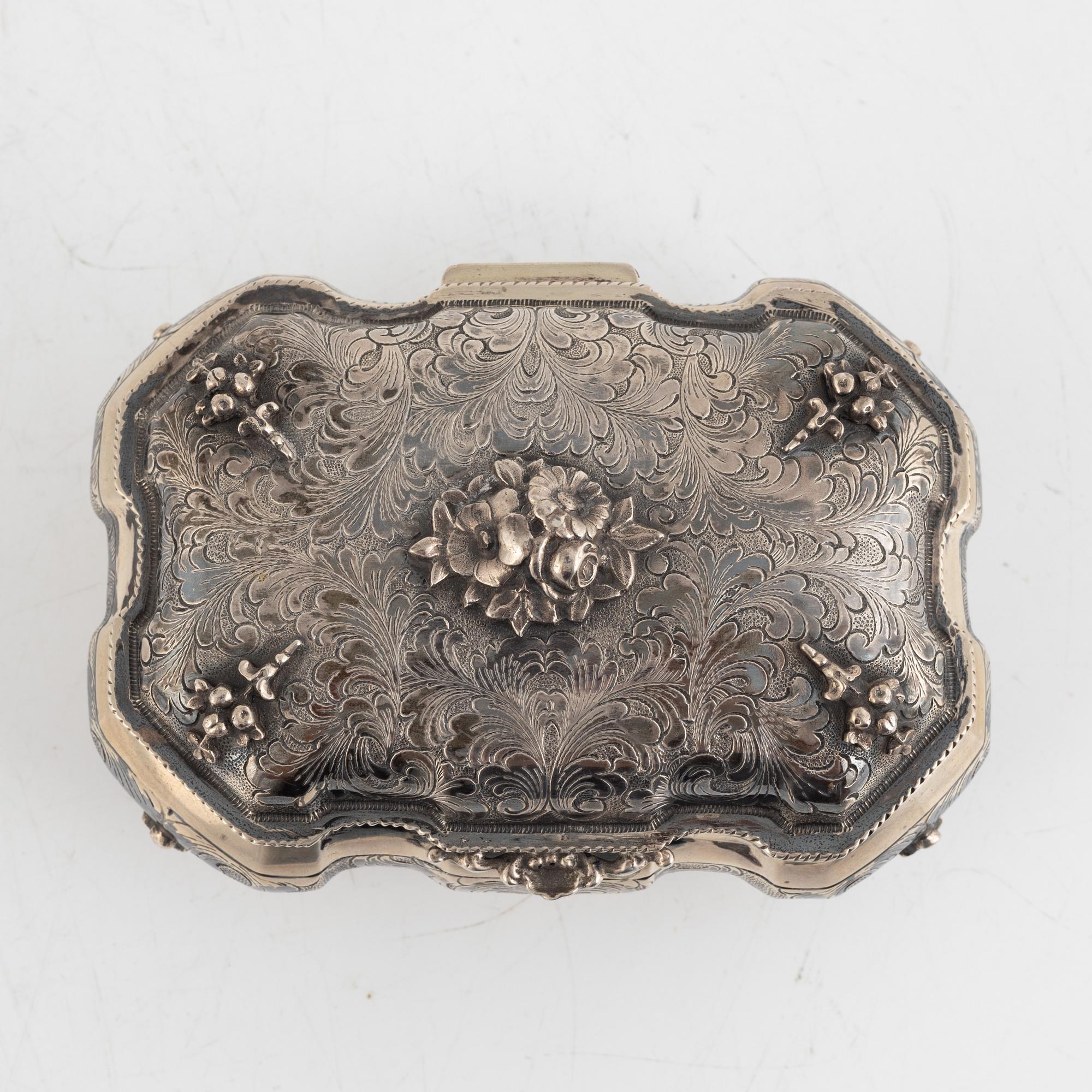 Skrin, rokokostil, 1900-tal.