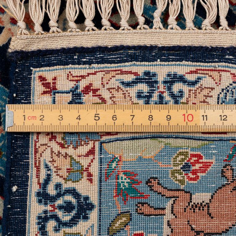 Carpet. Isfahan. figural, approx. 167 x 108 cm.