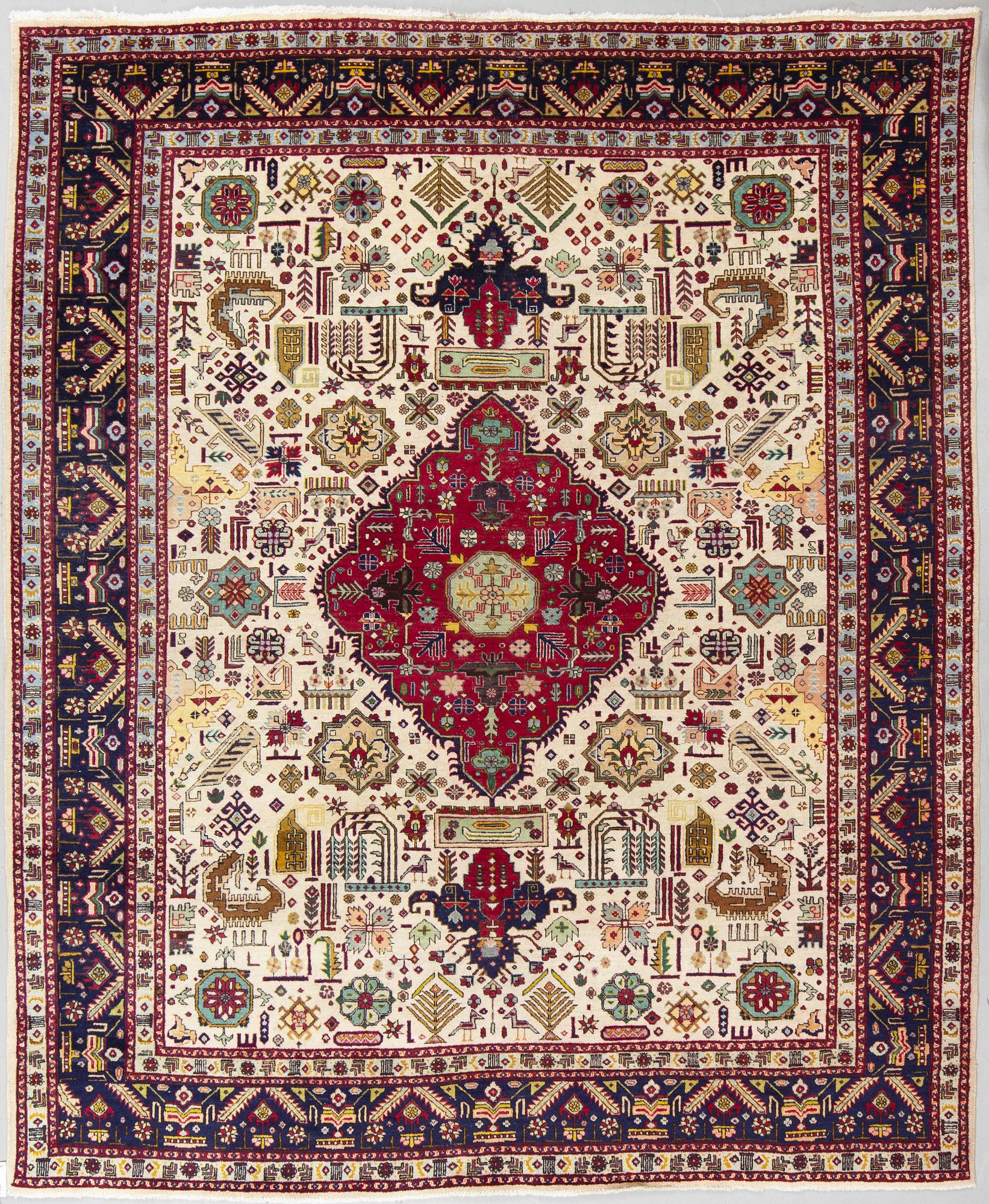 Matta, Täbris, ca 370 x 310 cm.
