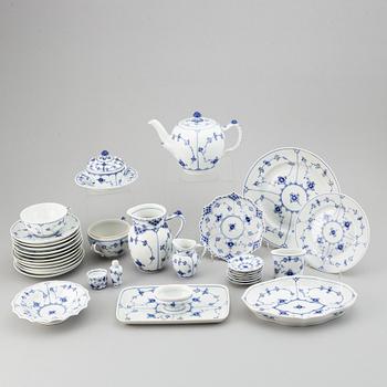 ROYAL COPENHAGEN, kaffeservis, 40 delar, porslin. "Musselmalet", Danmark.