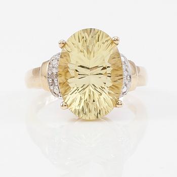RING, 10K, gul kvarts och mindre diamanter.