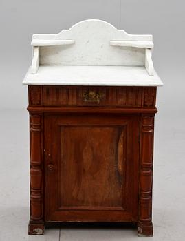 KOMMOD, nyrenässans, 1900-talets början.