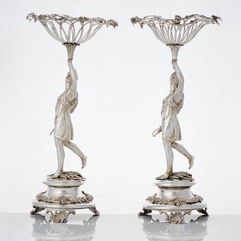 A matched pair of Swedish 19th century silver bowls, Gustaf Möllenborg, Stockholm 1832.