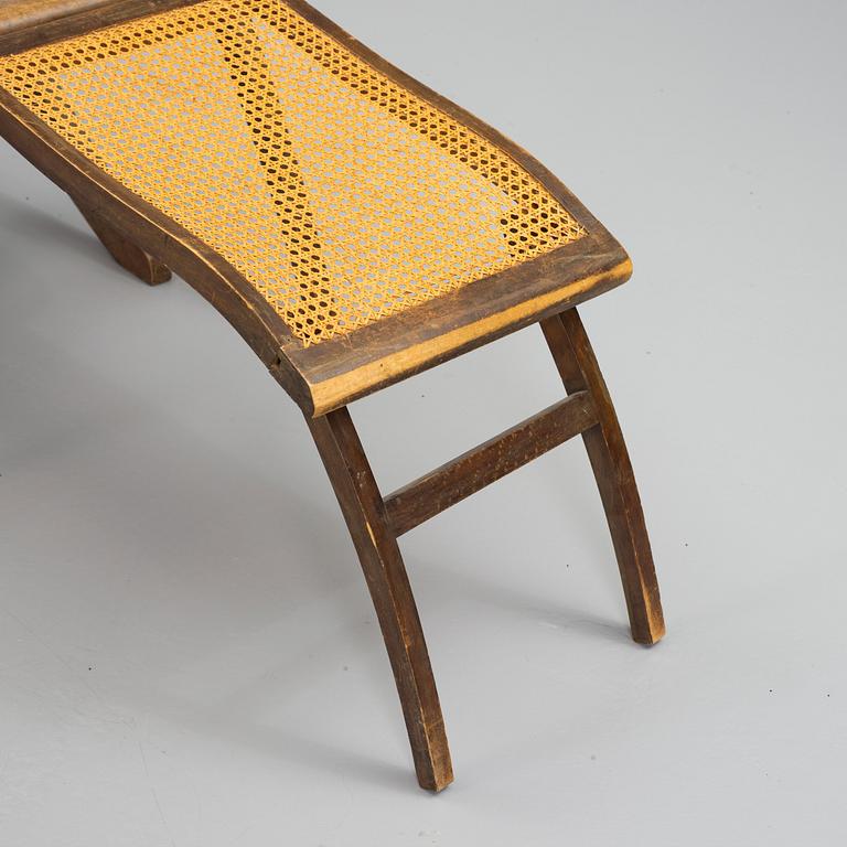 A stained wood and rattan deck chair, first half of 20th century.