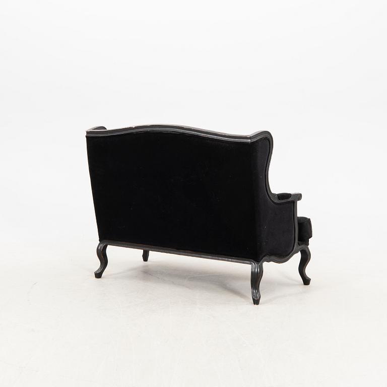 Soffa, rokokostil,  1900-talets andra hälft.