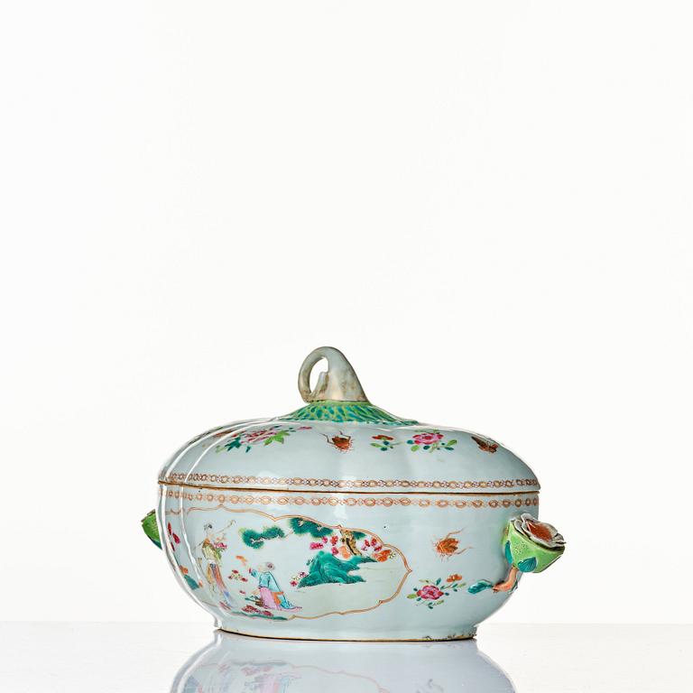 A famille rose tureen with cover and stand, Qing dynasty, Qianlong (1736-95).