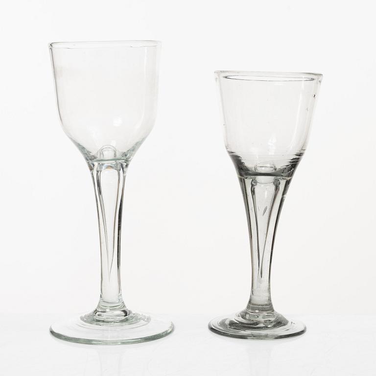 Starkvinsglas, 2 st, snarlika, 1700-tal.