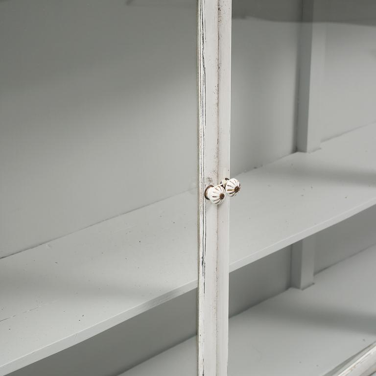 VITRINSKÅP, modern tillverkning.