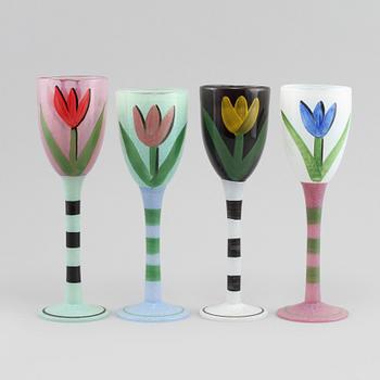 VINGLAS, 4 st, glas, Ulrica Hydman-Vallien, signerade, sent 1900-tal.