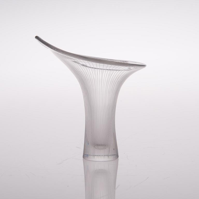 TAPIO WIRKKALA, ART GLASS / VAS, "Kantarell" sign. Tapio Wirkkala - Iittala -57.