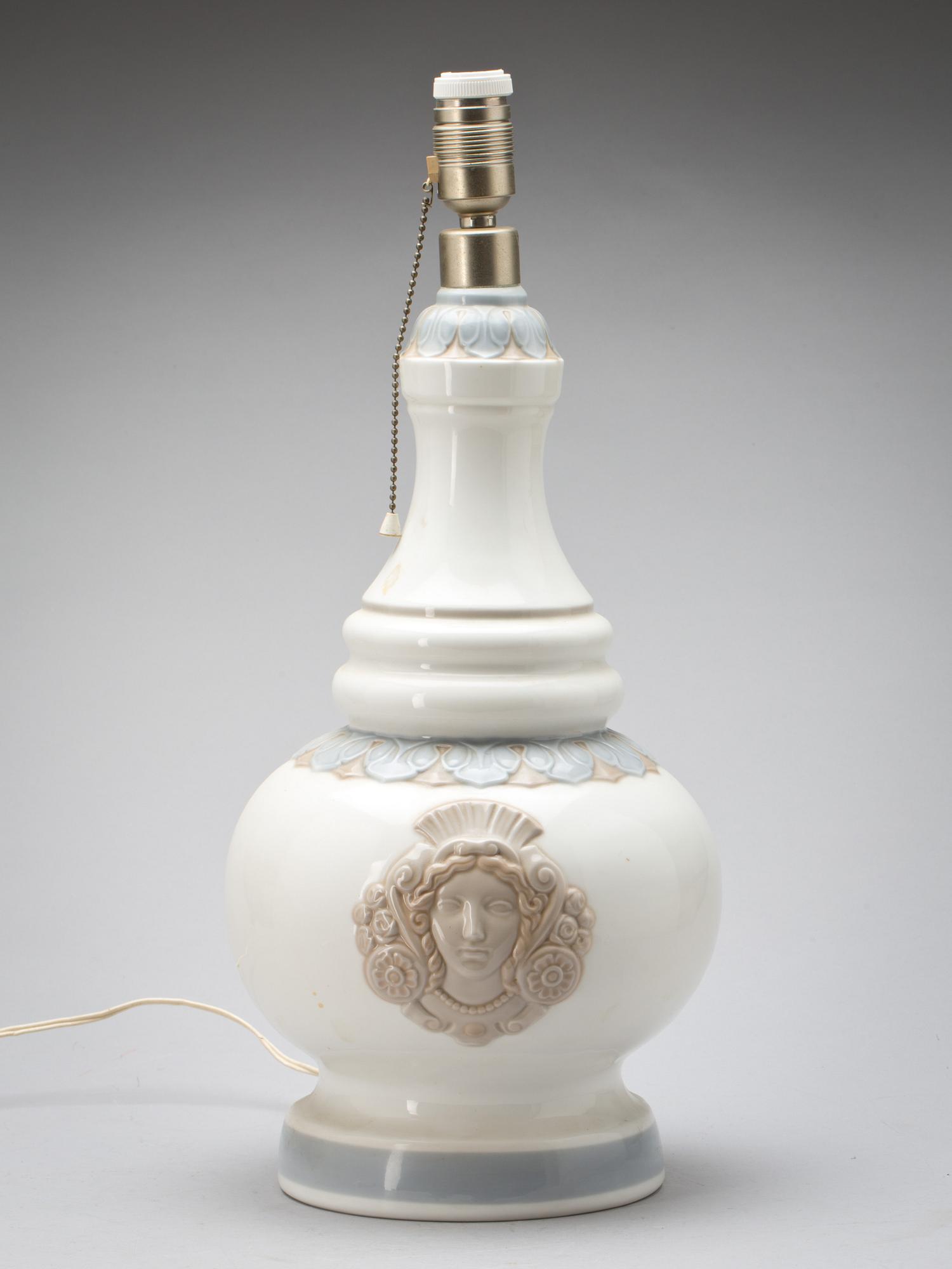 BORDSLAMPA, porslin, Lladro.