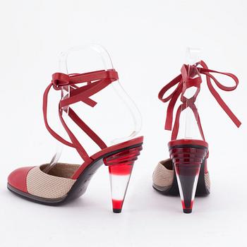 CHANEL,  ett par slingbacks / sandaletter. Storlek 39.