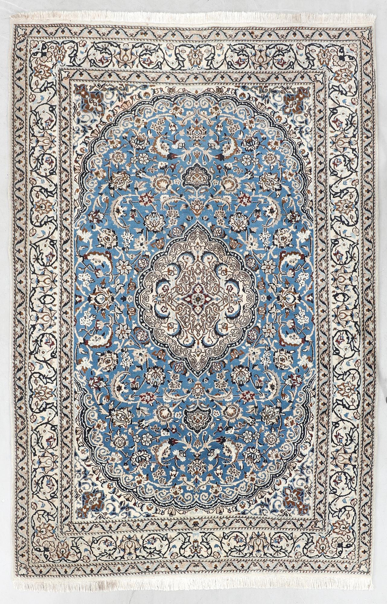 Matta Nain semiantik ca 296x195 cm.