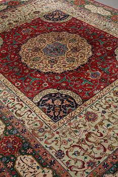 A carpet, semi-antique Tabriz, signed ca 335,5 x 256,5 - 261,5 cm.