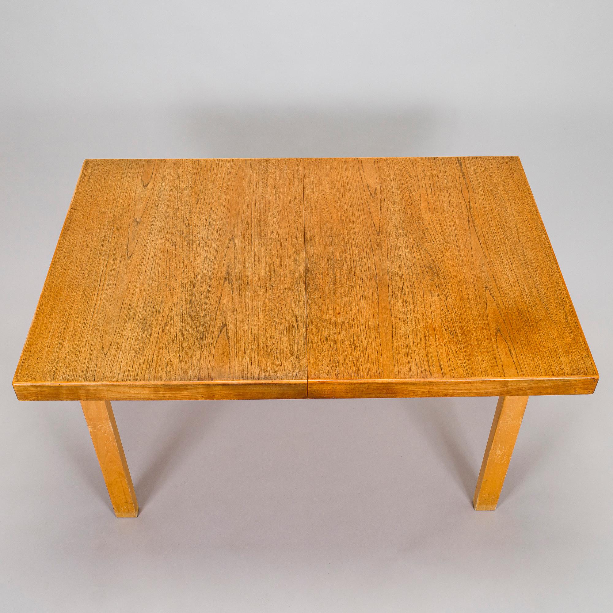 Alvar Aalto, matbord, modell 92 för O.Y. Huonekalu-ja Rakennustyötehdas A.B. 1900-talets mitt.