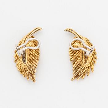 Ett par örhängen 18K guld med åttkantslipade diamanter.