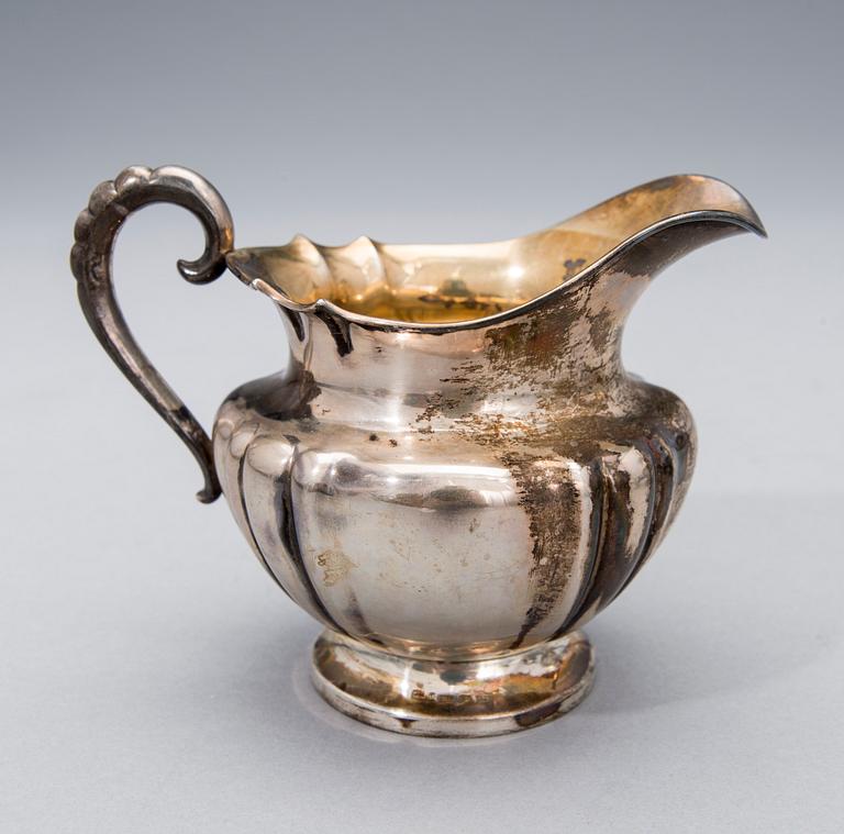 KAFFESERVIS, 3 delar, silver, Auran Kultaseppä Oy, Åbo, 1937-1938. Totalvikt 1137 g.