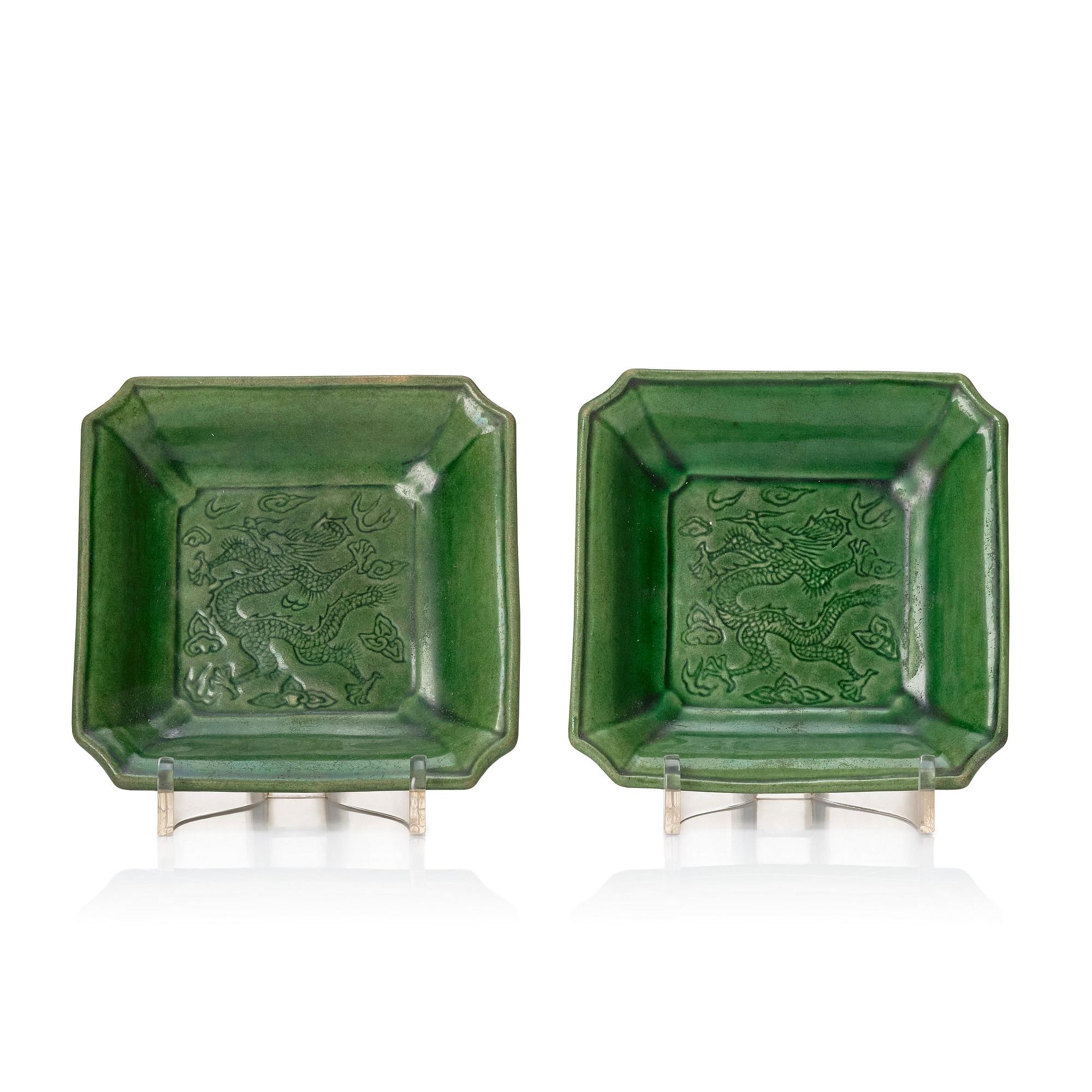 A pair of green glazed four clawed dragon dishes, Ming dynasty, 17th century.