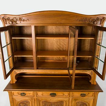 Vitrinskåp, tidigt 1900-tal.