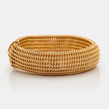 A bracelet with mesh-links.