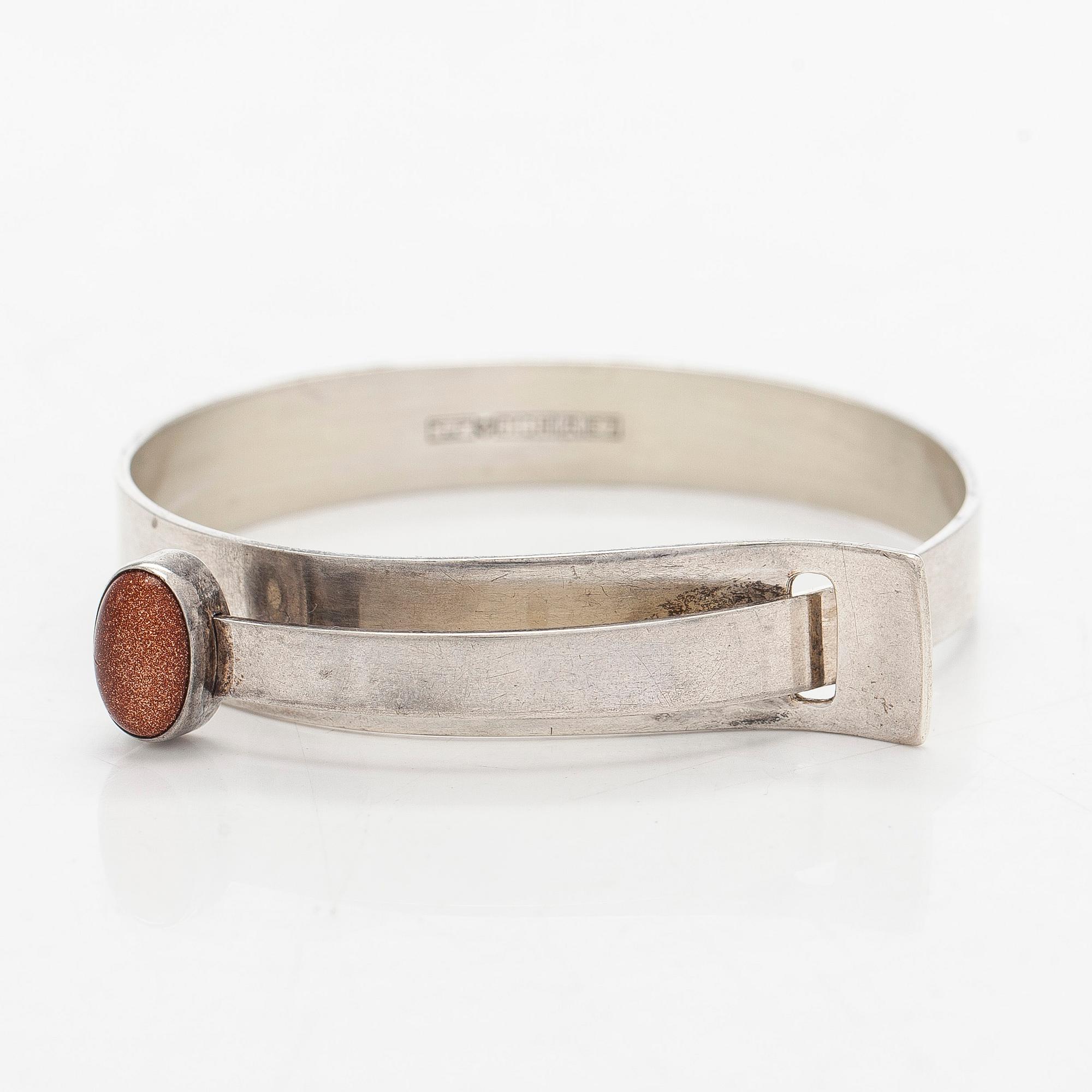 Elis Kauppi, armband, silver och aventuringlas. Kupittaan Kulta, Åbo 1958.