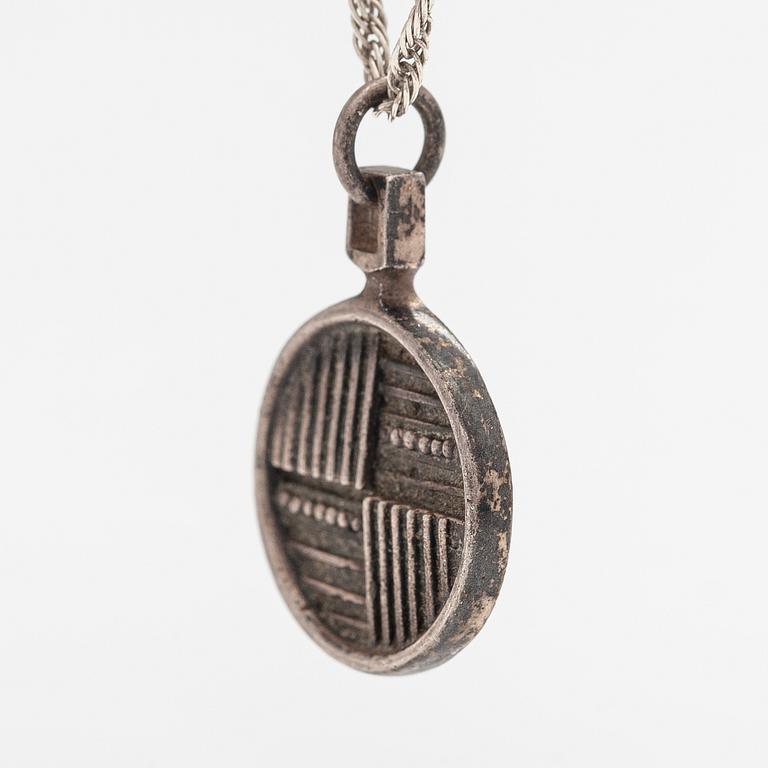 Jorma Laine, Kaulakoru, hopeaa. Kultateollisuus, Turku 1974.