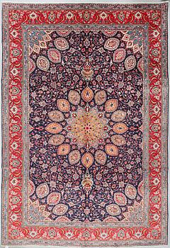 A Sarouk rug, 430 x 280 cm.