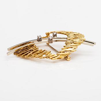 Brosch, 18K guld och diamanter ca 0.09 ct tot.