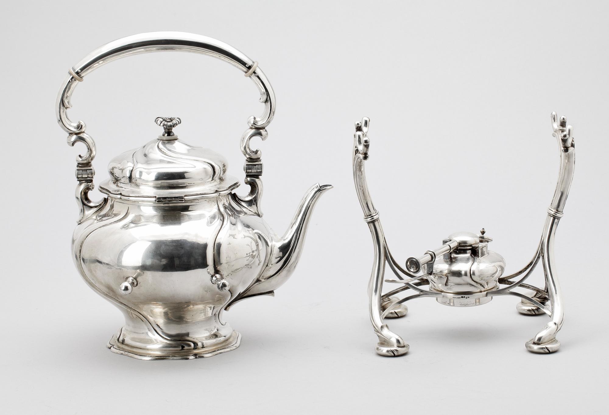 TÉKANNA PÅ RECHAUD, silver, CF Carlman Stockholm 1916. Tot vikt ca 2000 gram.