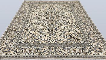 A Keshan carpet, approx. 302 x 203 cm.