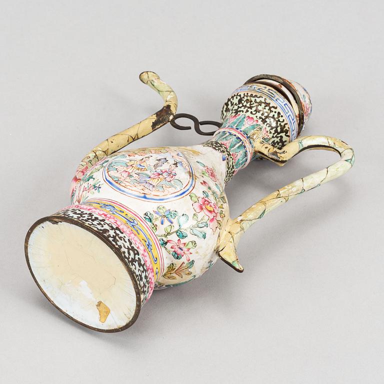 An enamel on copper coffee pot with cover, Qing dynasty, 18th Century.