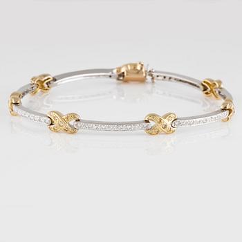ARMBAND, 14K guld och vitguld med briljantslipade vita och gula diamanter ca 1.30 ct.  Vikt 12,7 gram.