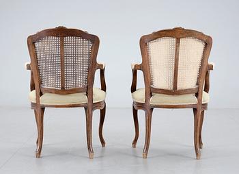 KARMSTOLAR, ett par, rokoko-stil, 1900-tal.