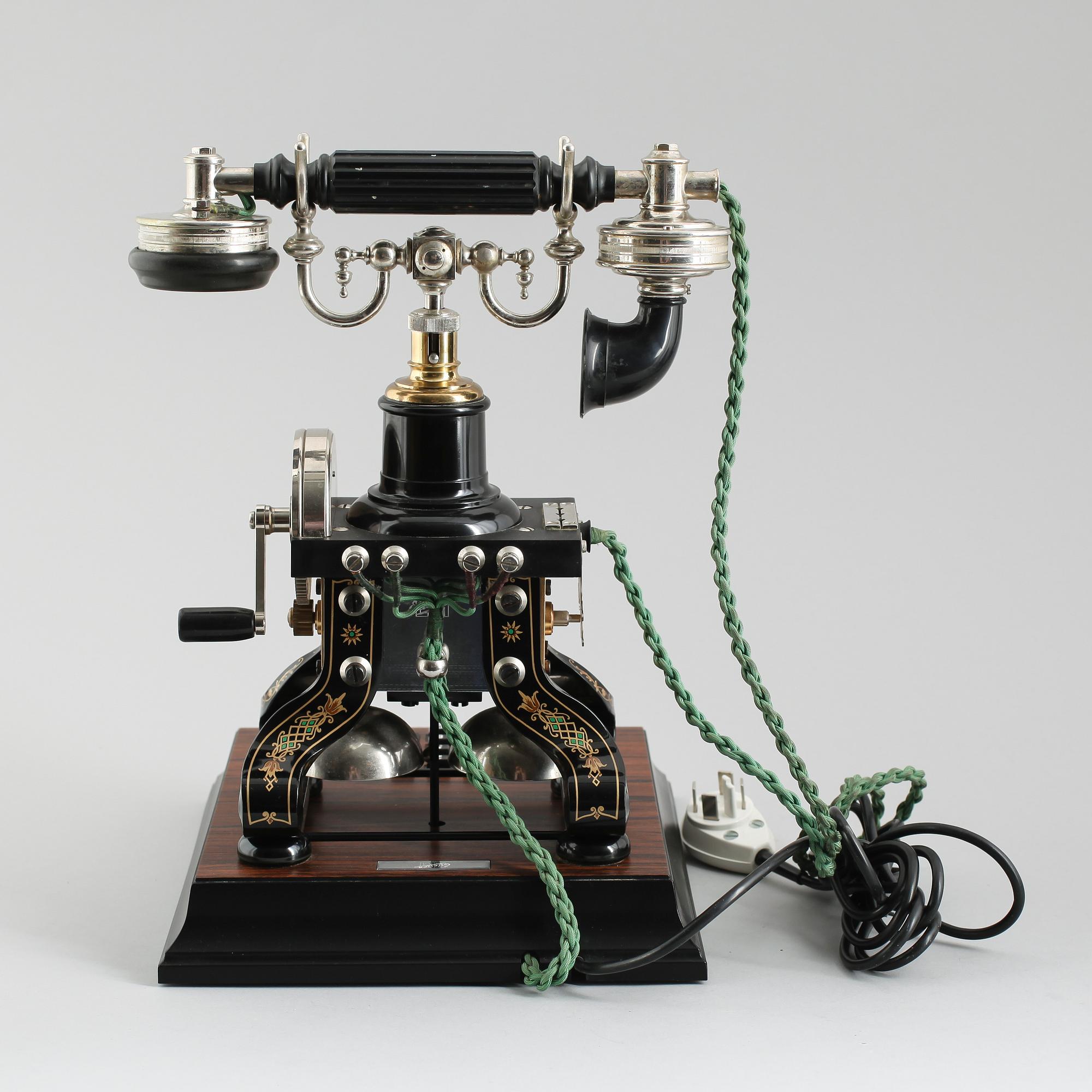 BORDSTELEFON, jubileumsmodell efter "Taxen", LM Ericsson, 1900-talets senare del.