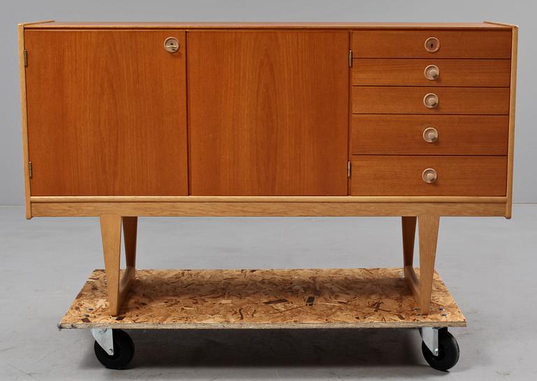 SIDEBOARD, ur "Tokyo"-serien, Yngvar Sandström för Nordiska Kompaniet, 1960-tal.