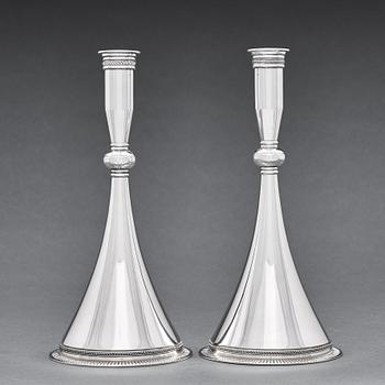 Wiwen Nilsson, ljusstakar, 2 stycken, Lund 1956-57, bysantinska modellen, sterling.