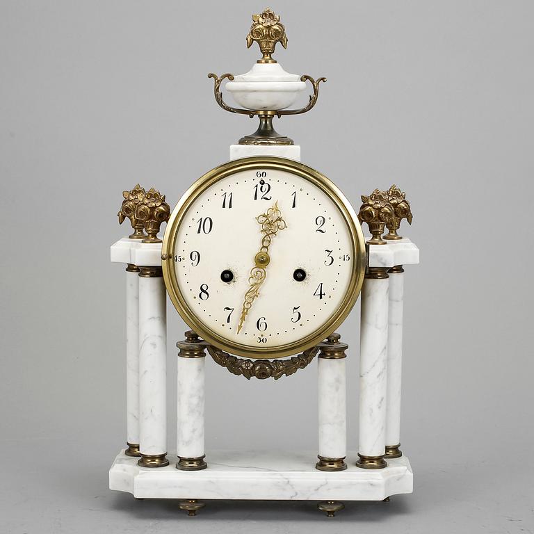 BORDSUR, gustaviansk still, 1900-tal.