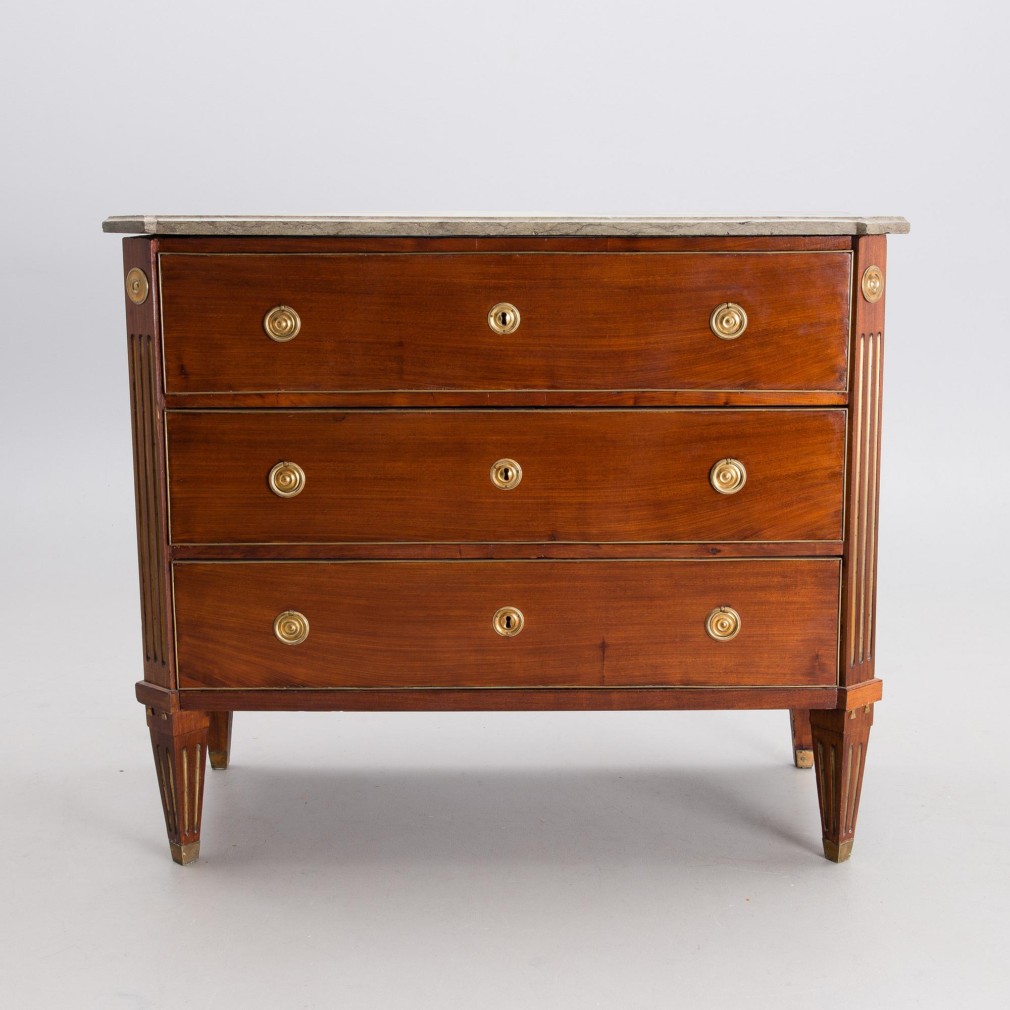 EN SKRIVBYRÅ, av Carl Lindborg, gustaviansk, 1700-talets slut, signerad, samt med snickarämbetets stämpel.