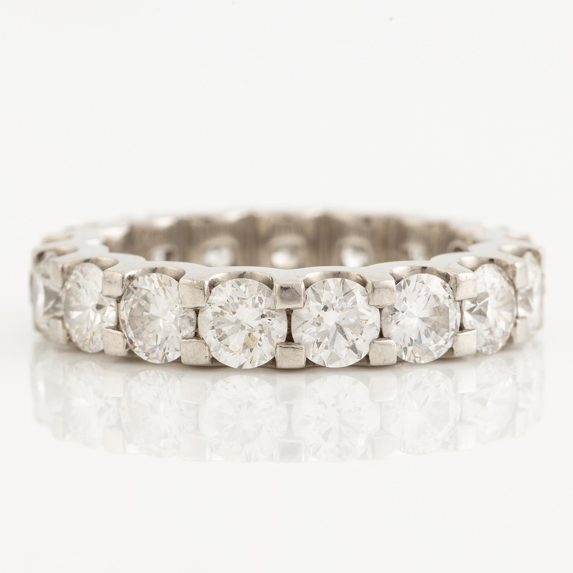 Ring platina helallians med briljantslipade diamanter, Stephen Foster,