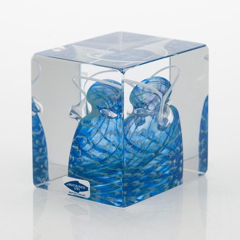 Oiva Toikka, annual glass cube 1988, signed Oiva Toikka Nuutajärvi 1988, 121/2000.