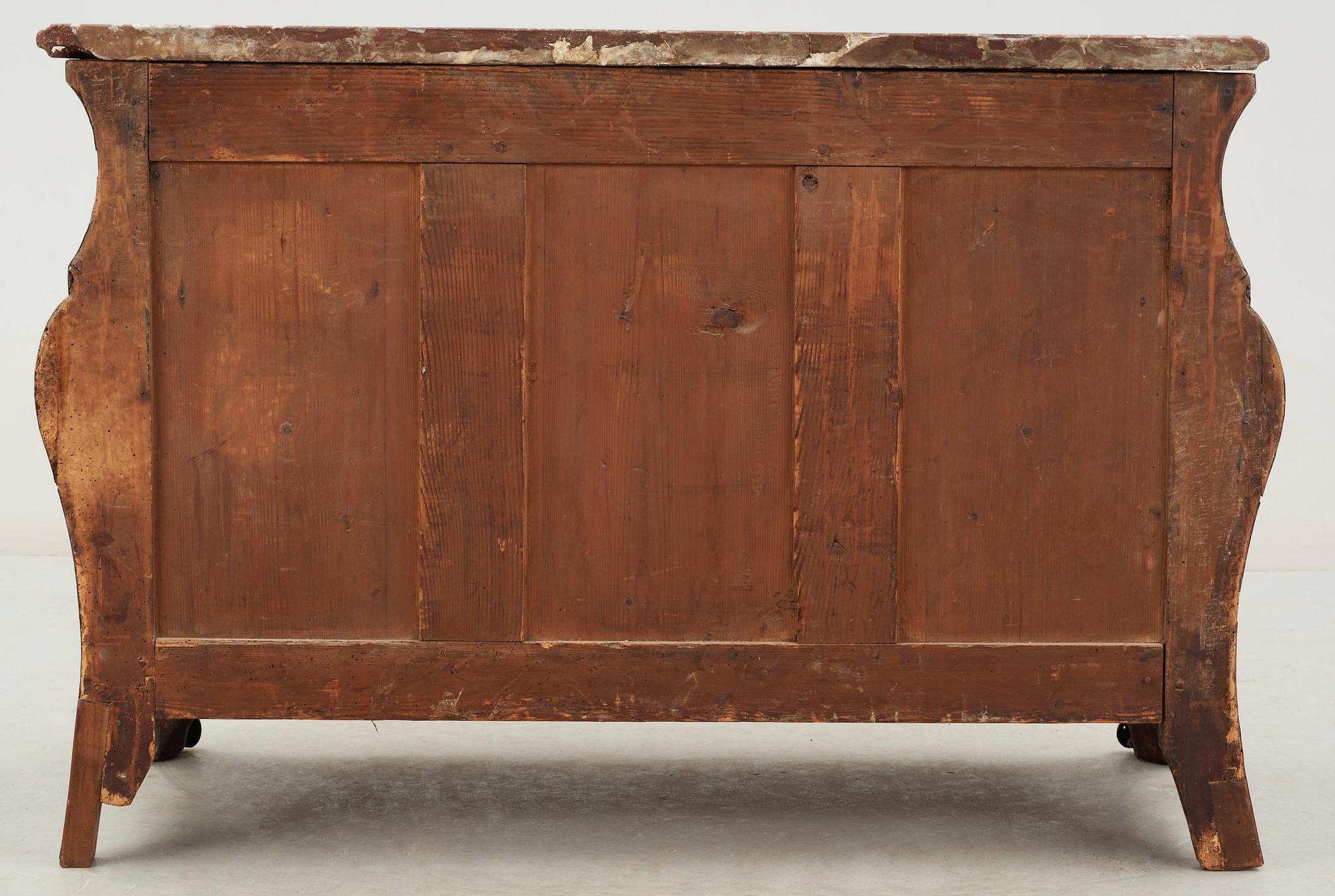 A French Régence 18th century commode in the manner of F. Mondon.
