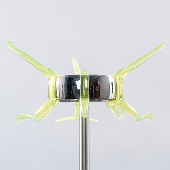 VAATERIPUSTIN / SATEENVARJOTELINE, Alberto Meda, Kartell. Suunniteltu 2000.