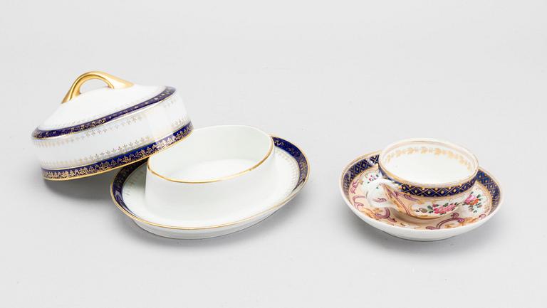 A SET OF TWO RUSSIAN PORCELAIN ITEMS COMTE  HARRACH AND POPOF S:T PETERSBURG.