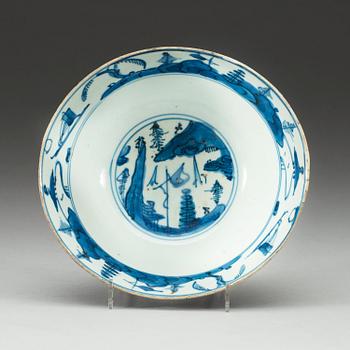 A blue and white Transitional bowl, 17th Century.