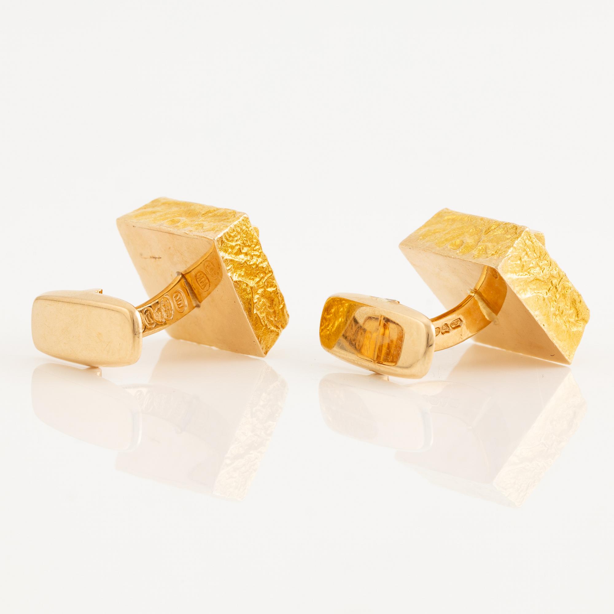 A pair of cufflinks 14K gold.