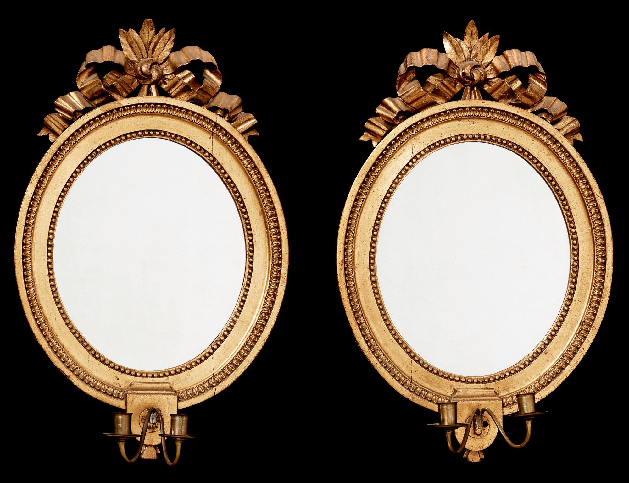 SPEGELLAMPETTER, för två ljus, ett par. Gustavianska, 1700-talets slut.