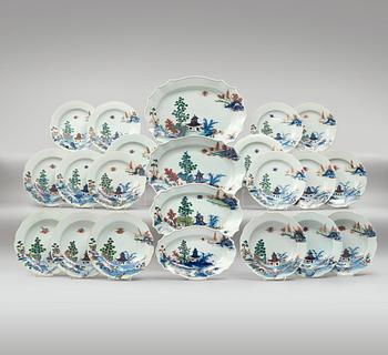 612. A part dinner service, Qing dynasty, Qianlong (1736-95).