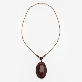 Halsband, förgyllt silver, karneol och granater.