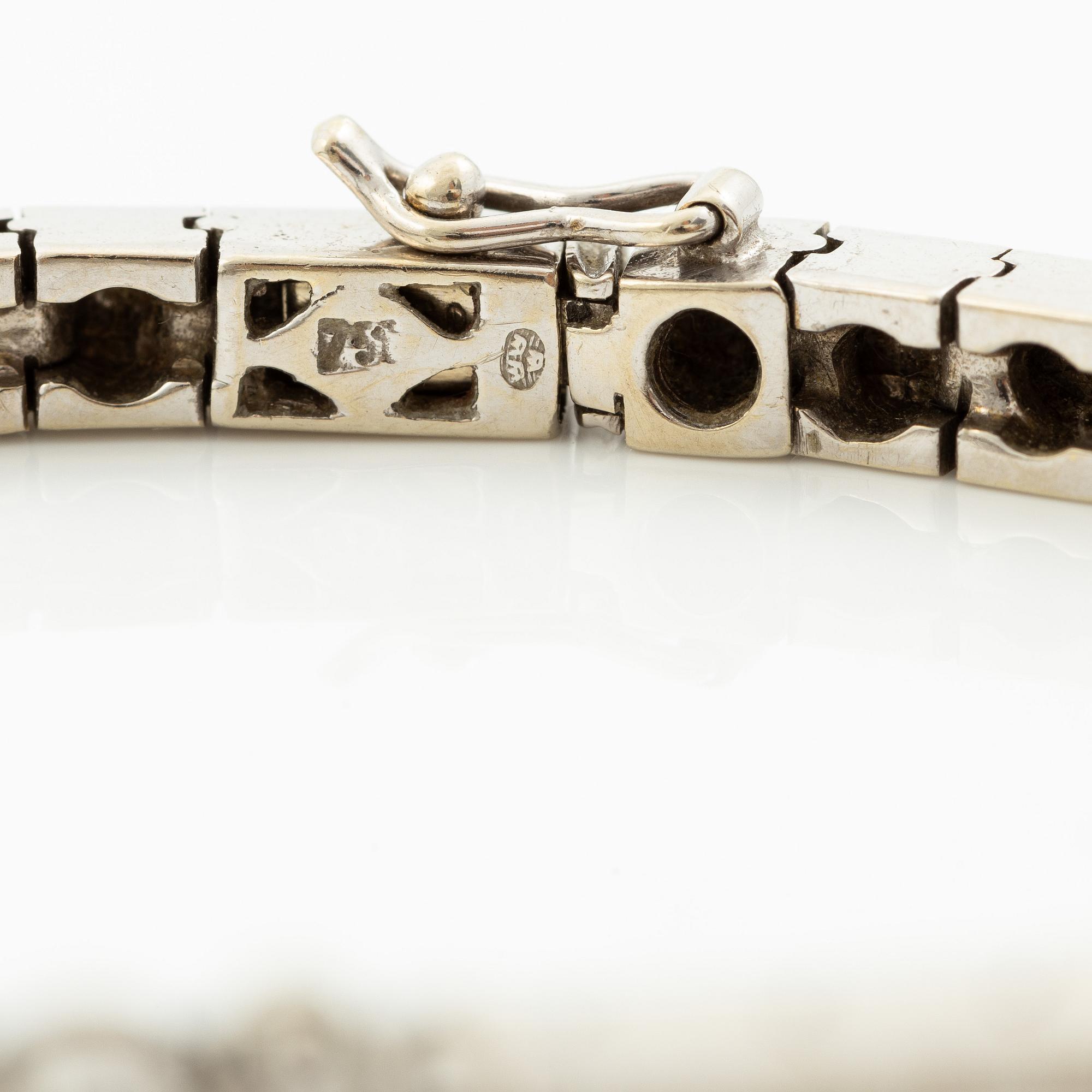 Bracelet 18K white gold with brilliant-cut diamonds.